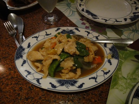 Chicken with Snow Peas at Hung Paradise, Aruba.