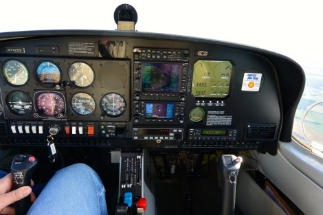 Instrument panel of a Diamond DA-40.
